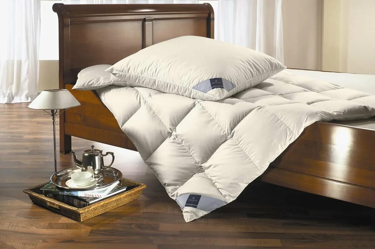 Лучшие производители одеял. Billerbeck пуховое одеяло. Одеяло и подушка. Перина пуховая. Кровать двуспальная одеяла подушки.