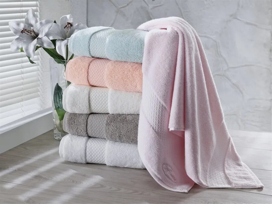 Нежные полотенца. Красивые полотенца. Полотенце махровое. Текстиль полотенца. Стопка полотенец.