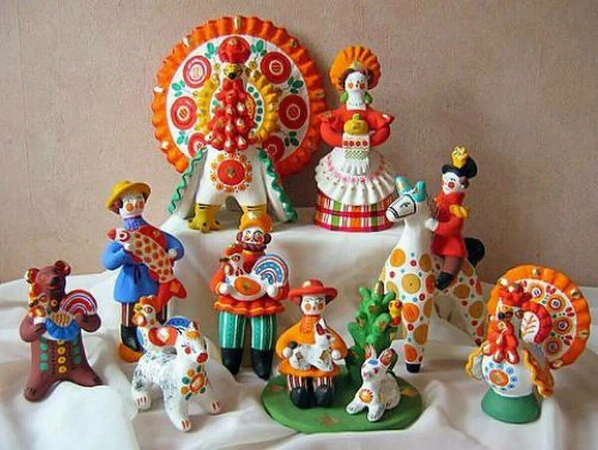 День русской народной игрушки. Народные промыслы россии дымковская игрушка. глиняные народные игрушки дымковская. русское народное искусство дымковская игрушка. дымковская игрушка промысел.