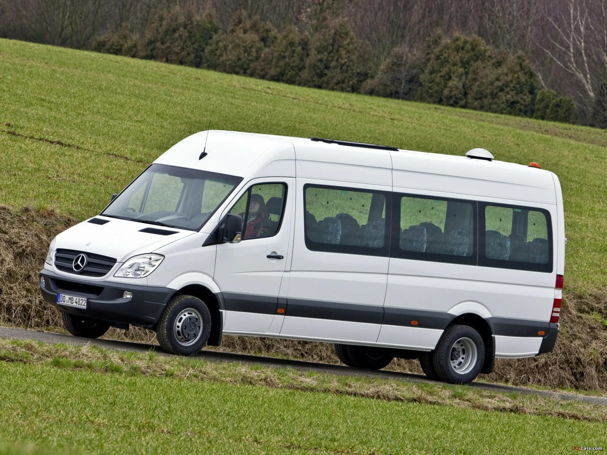 Мерседес бенц спринтер 2012. Мерседес бенц спринтер. Mercedes minibus. Mercedes sprinter 2021. Мерседес-бенц спринтер 2019 пассажирский.
