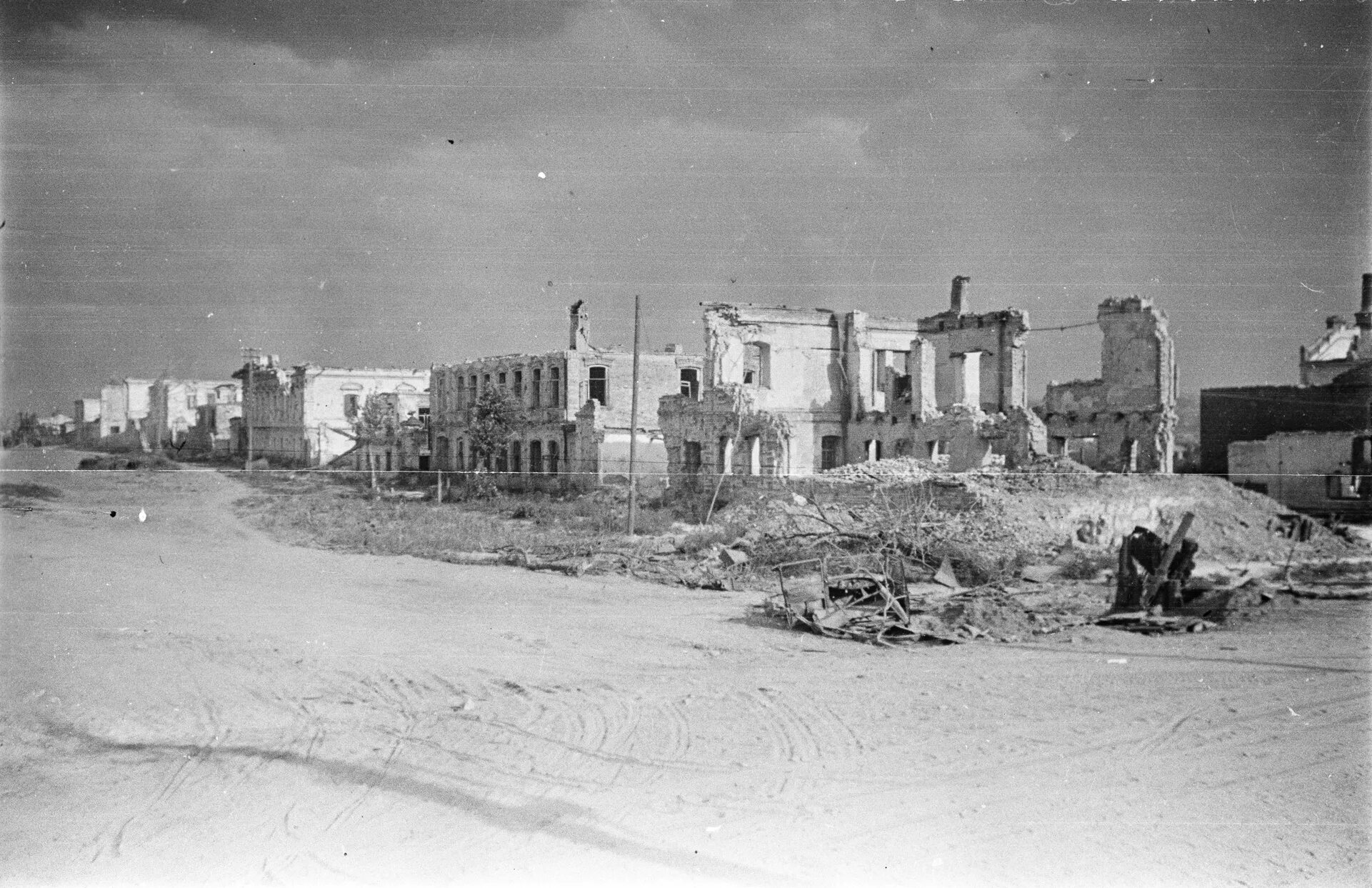 Освобождение Белгорода 1943. Освобожденный Белгород 1943. Разрушенный Орел 1943. Белгород 1943 год.