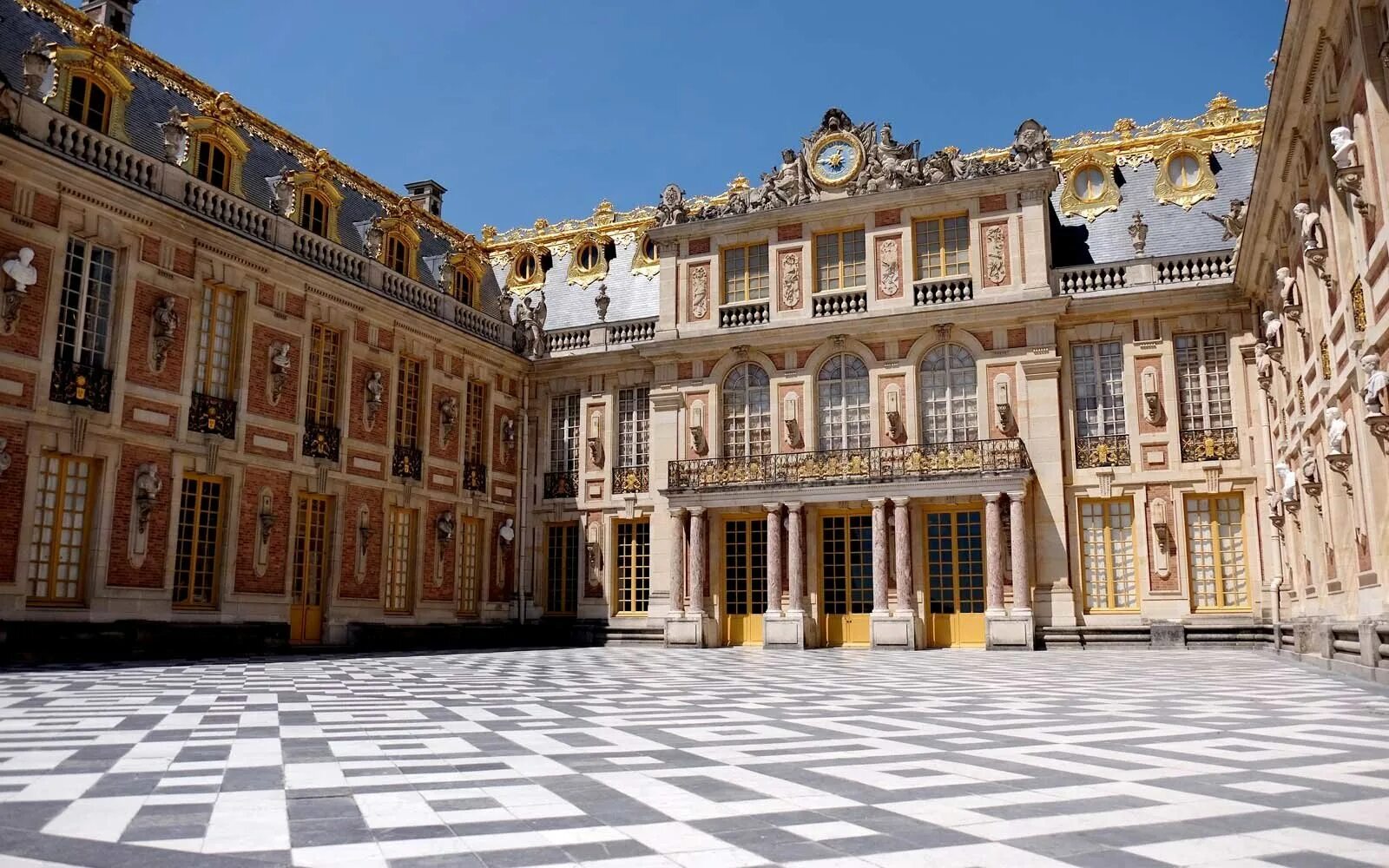 Королевский версаль. Версальский дворец дворцы Франции. Королевский двор Версальского дворца. Королевская резиденция Версаль. Замок Версаль Франция.