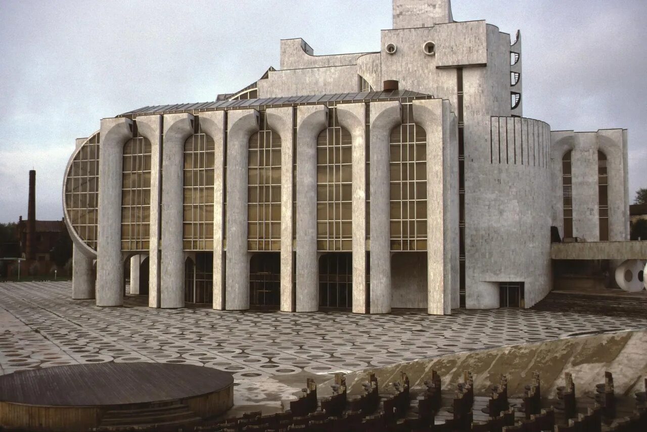 Сайт театра великий новгород. Театр драмы Великий Новгород. Новгородский Академический театр драмы им ф.м Достоевского. Новгородский Академический театр драмы Великий Новгород. Театр драмы Великий Новгород внутри.