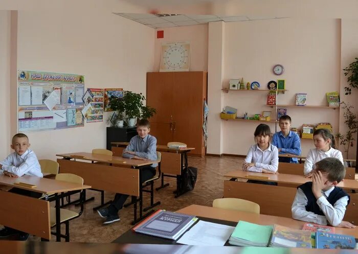 Школа 1 белый яр. Белоярская школа интернат хакасия. Белоярская сош 1. Центральная библиотека белоярский хмао. Белоярский свердловская область школа.