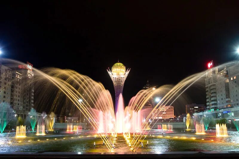 Выходные в астане. Астана фонтаны. Казахстан Байтерек фонтан. Нурсултан Астана фонтан. Аллея поющих фонтанов Астана.