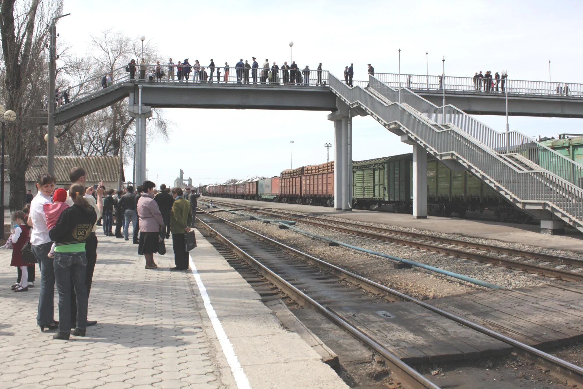 Железнодорожный парк Морозовск. Парк города Морозовск. Морозовск ЖД вокзал. Городской парк Морозовск. Морозовск население