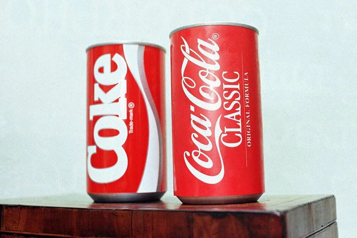 Кока кола 1985. Новая Кока кола 1985. Кока кола New Coke. Кока кола 80е.