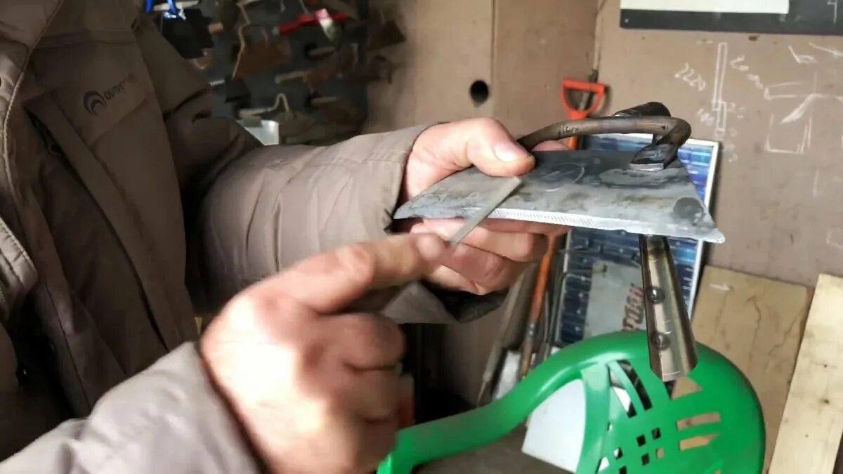 Как точить тяпку. Заточить тяпку. угол заточки тяпки. пила закалка и заточка.