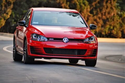 Красный volkswagen
