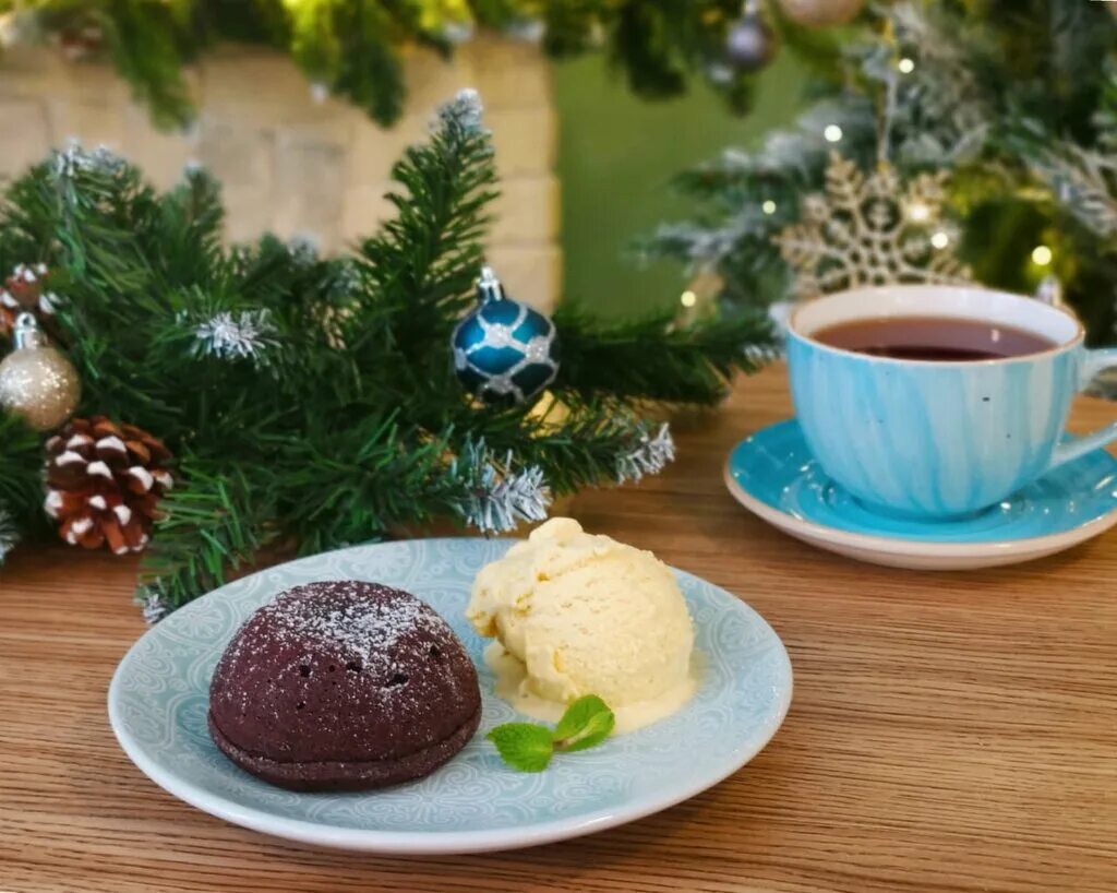 эклер ванильный. мятный гусь кондитерская зеленоград. мятный гусь кондитерская зеленоград. гуси игрушки мягкие популярные. корзиночки из безе с кремом.