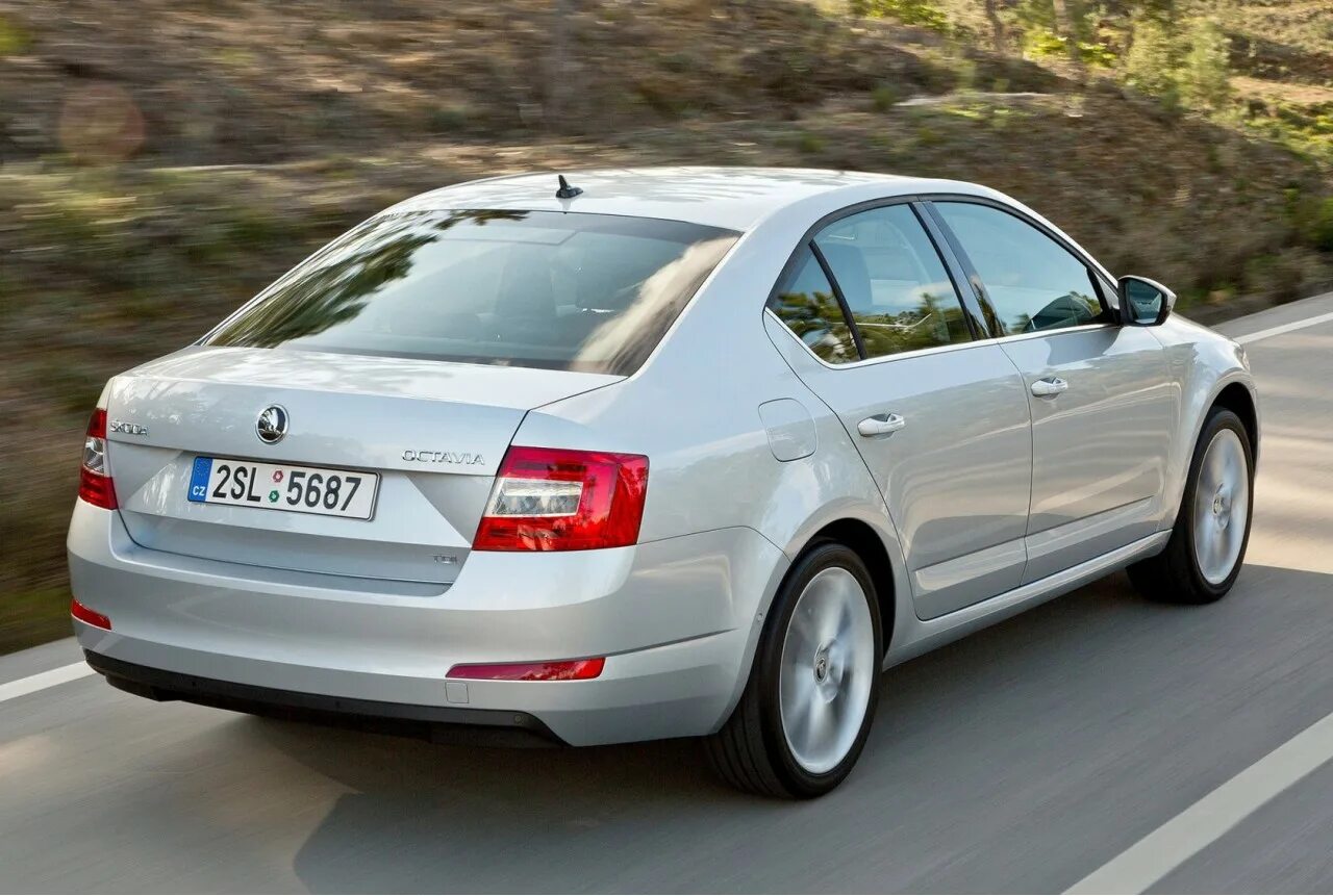 Сколько литров в октавии. Skoda Octavia 2013.