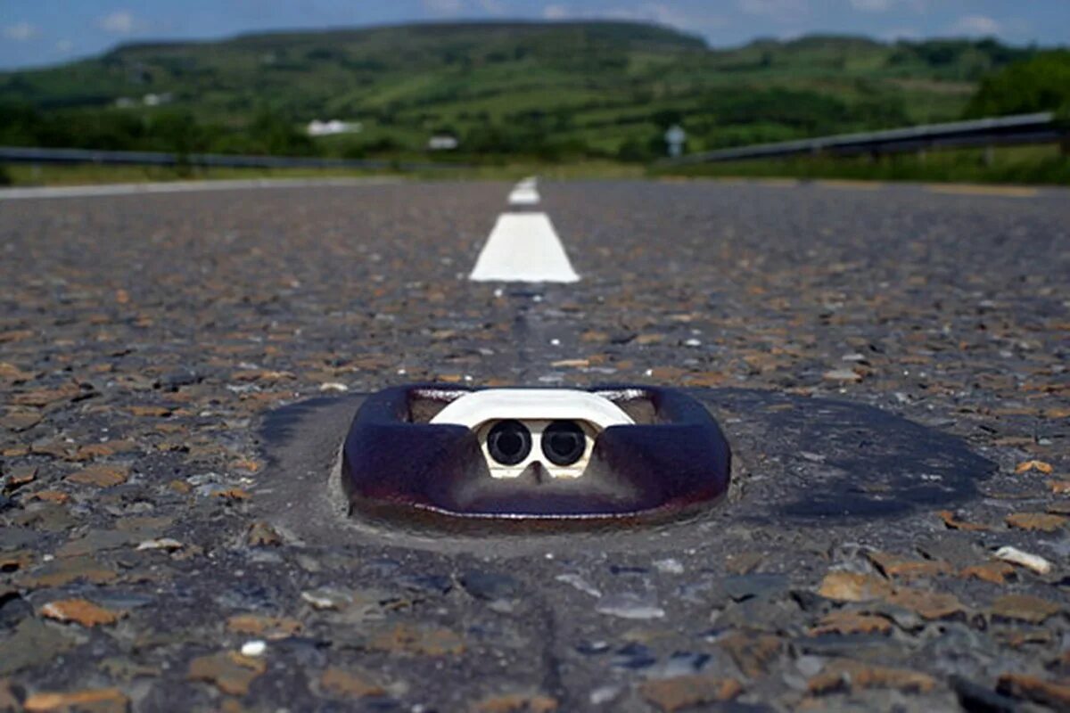 Шоссейные дороги америки в качестве обоев на рабочий стол. Дорога судьбы. Светящиеся разметка на дороге. Кошачьи глазки на дороге. Светящаяся разметка на дорогах.