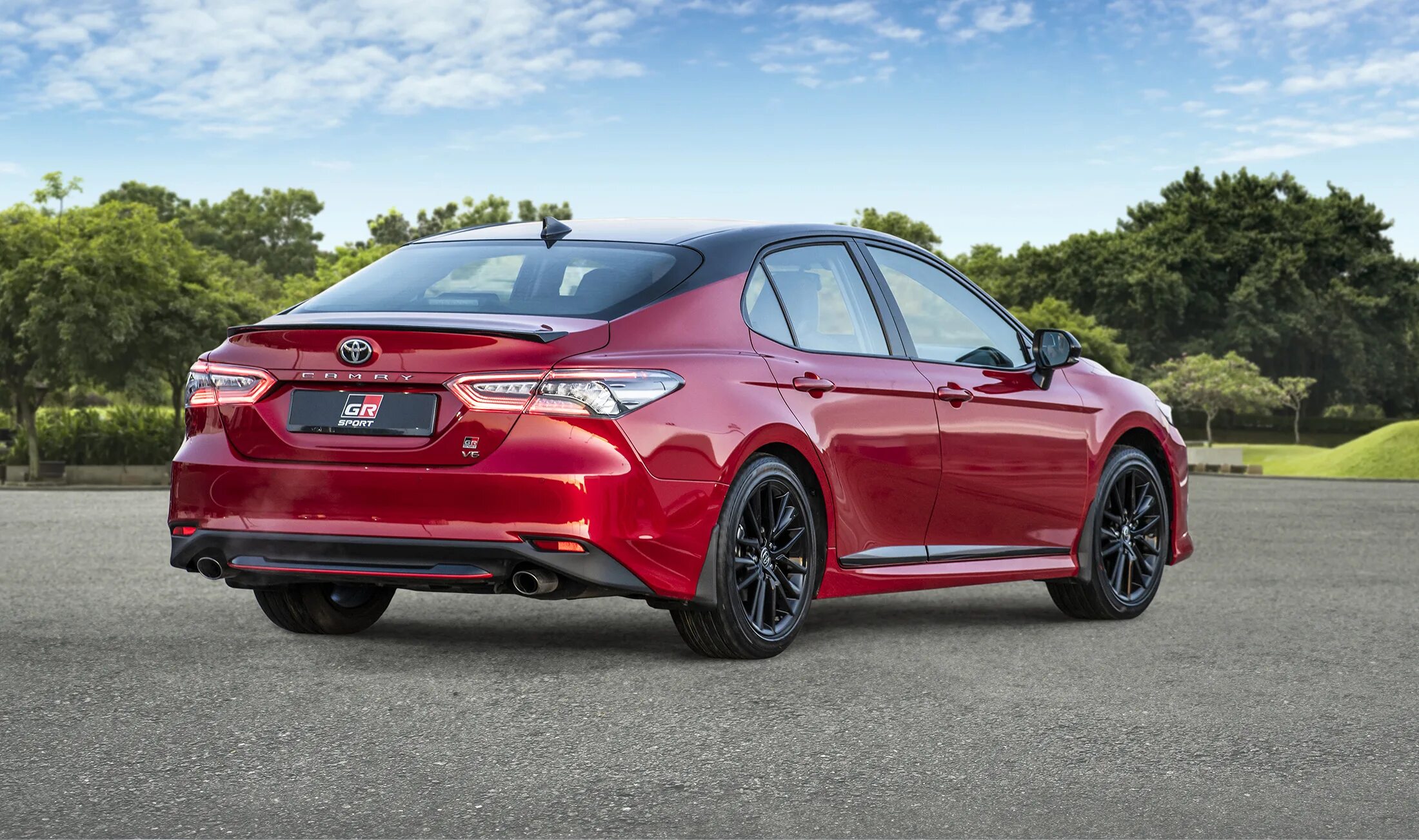 Toyota camry gr sport red. Camry gr sport. Тойота камри gr sport 2021 красная. 5 gr sport. 5 gr sport 2021.