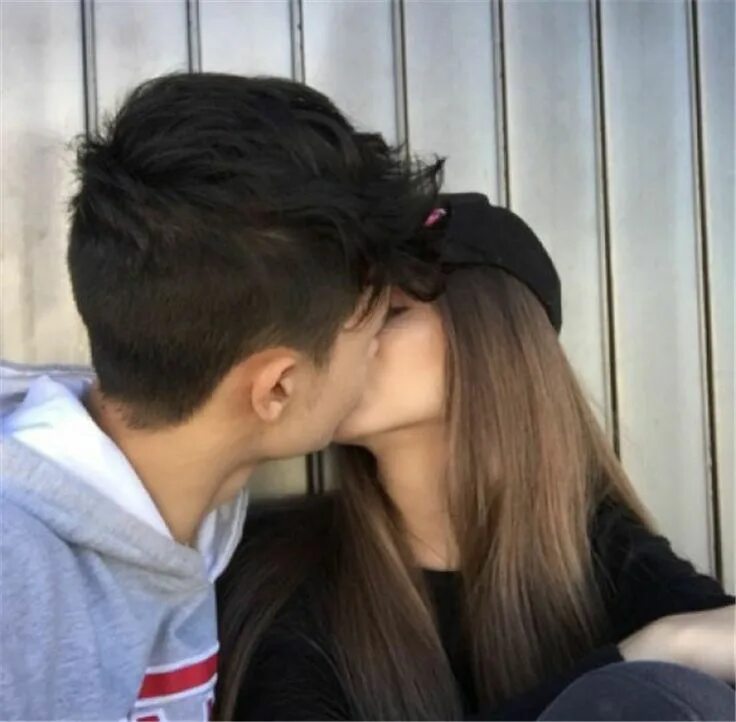 15 пар которые. Парень с девушкой подростки поцелуй. милые подростки. красивые парочки подростков.