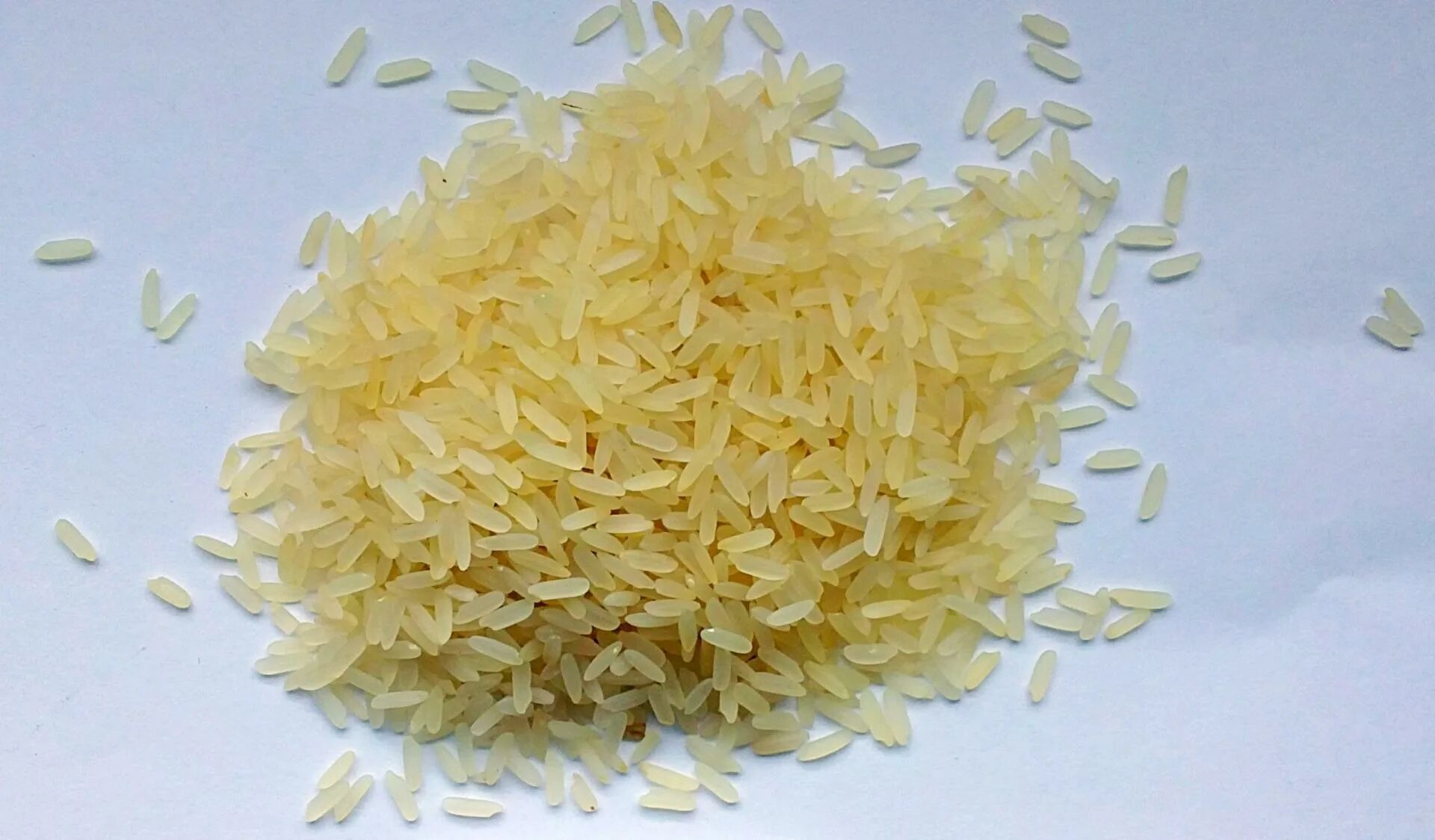 Различие риса. Рис пропаренный нешлифованный. Рис длинозерновой. Рис басмати Индия. Рис 25кг Индия.