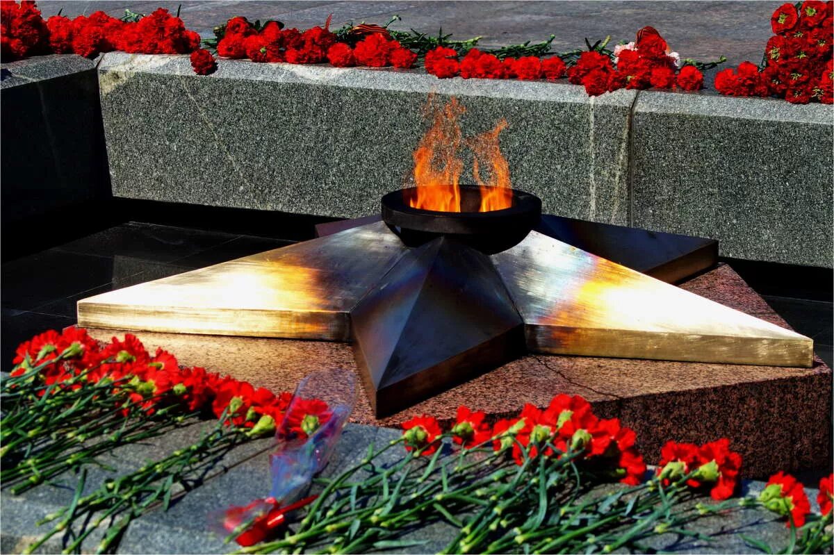 22 июня день памяти и скорби. Москва вечный огонь могила неизвестного солдата. Вечный огонь александровский сад. Вечный огонь на красной площади. Мир есть и будет вечным огнем.