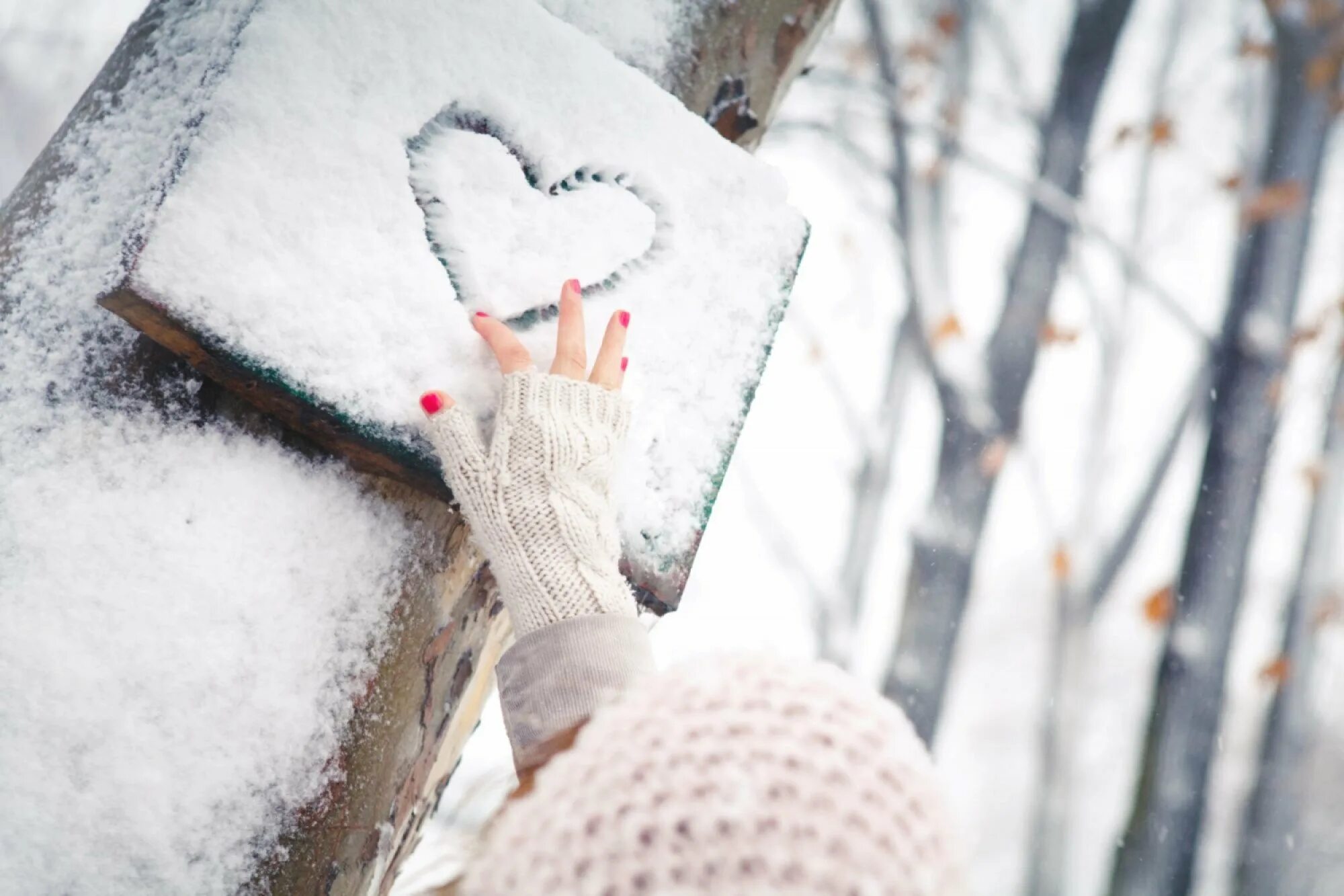 Картинки февраль стильные. Счастье зима. Счастье зимой. Радость зимой. Зима любовь.