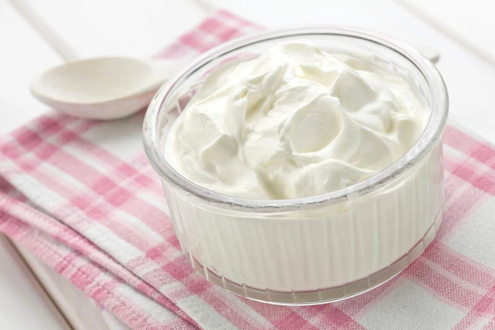 Крем из сахарной пудры и яиц. Сметанный крем чиз. крем-фреш (creme fraiche). крем кондитерский. сливочно сметанный крем.
