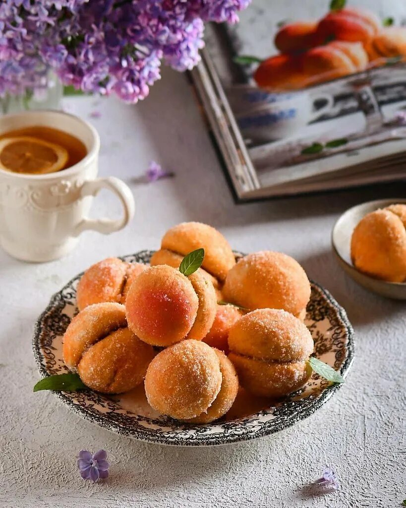 Пирожное персик. Печенье персики. Печенье персики. Сахарные персики. Персики со сгущенкой.