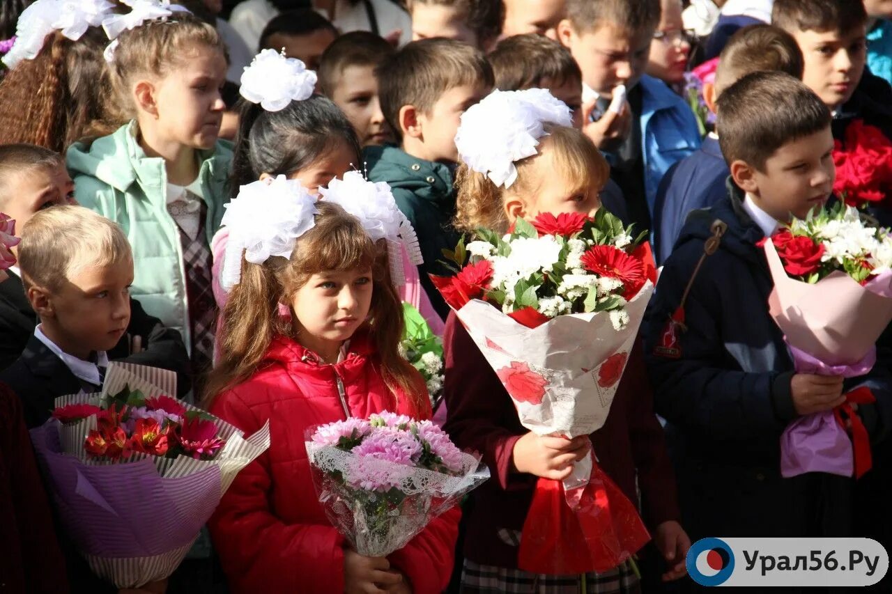 Пойдут ли в школы 1 сентября. Школа 39 Оренбург. Первоклассники. 1 Сентября в 39 школе. Школа 56 Оренбург.