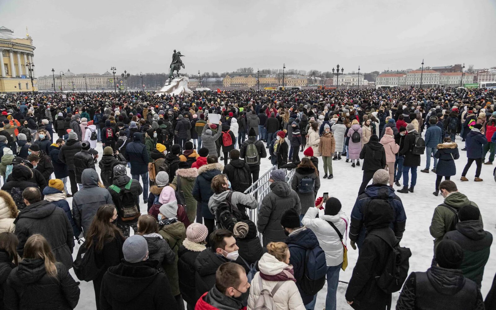 Петербург митинг навальный. Митинг 21 Сенатская площадь. Митинг в Питере 2022. Митинг 23 января 2021 Санкт Петербург. "Возраст митингующих".