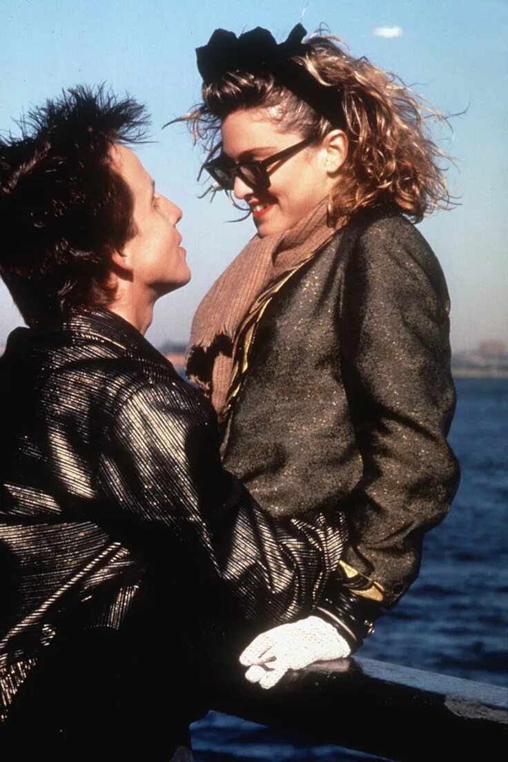 Desperately seeking susan 1985. Отчаянно ищу сьюзэн. Ищу сьюзен. Ищу сьюзен. Madonna desperately seeking susan.