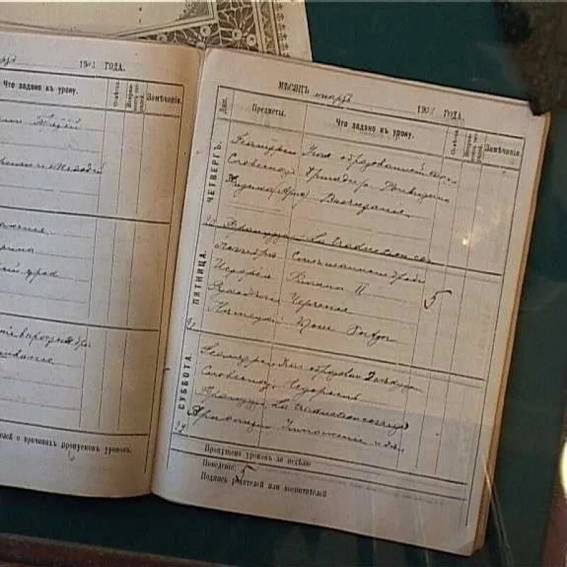 Азбука толстого первое издание. Толстого. Дореволюционный дневник. Дневник перовского. Дневник перовского.