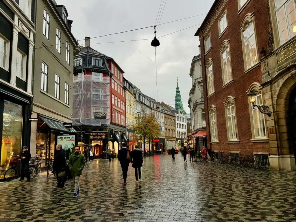 Время в копенгагене сейчас. Копенгаген климат. Столица Дании Копенгаген климат. Культура Дании. Копенгаген в сентябре.
