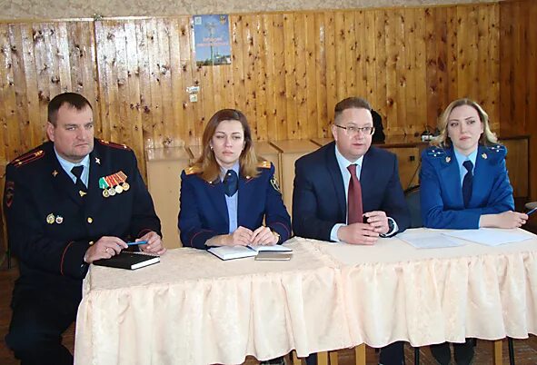 Омвд россии по центральному району. Прокурор усть-вымского района. Полиция вуктыла. Начальник гибдд усть вымского района. Усть-вымский район прокуратура сотрудники.