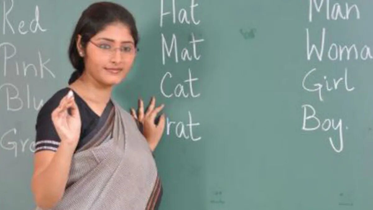 Hottest school teacher. Indian teacher. Indian School girl with teacher. Фото с праны Тичерс преподаватели. Tamil teacher.