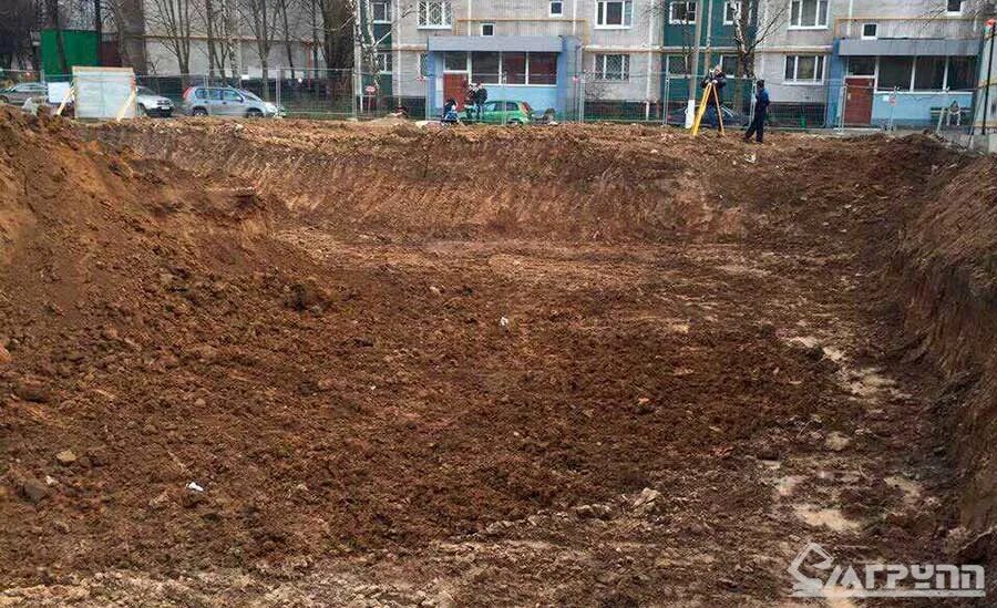 Разработка котлована. Анкерное крепление котлована. Раскопка котлована. Земляные работы реконструкция. Выемка грунта.