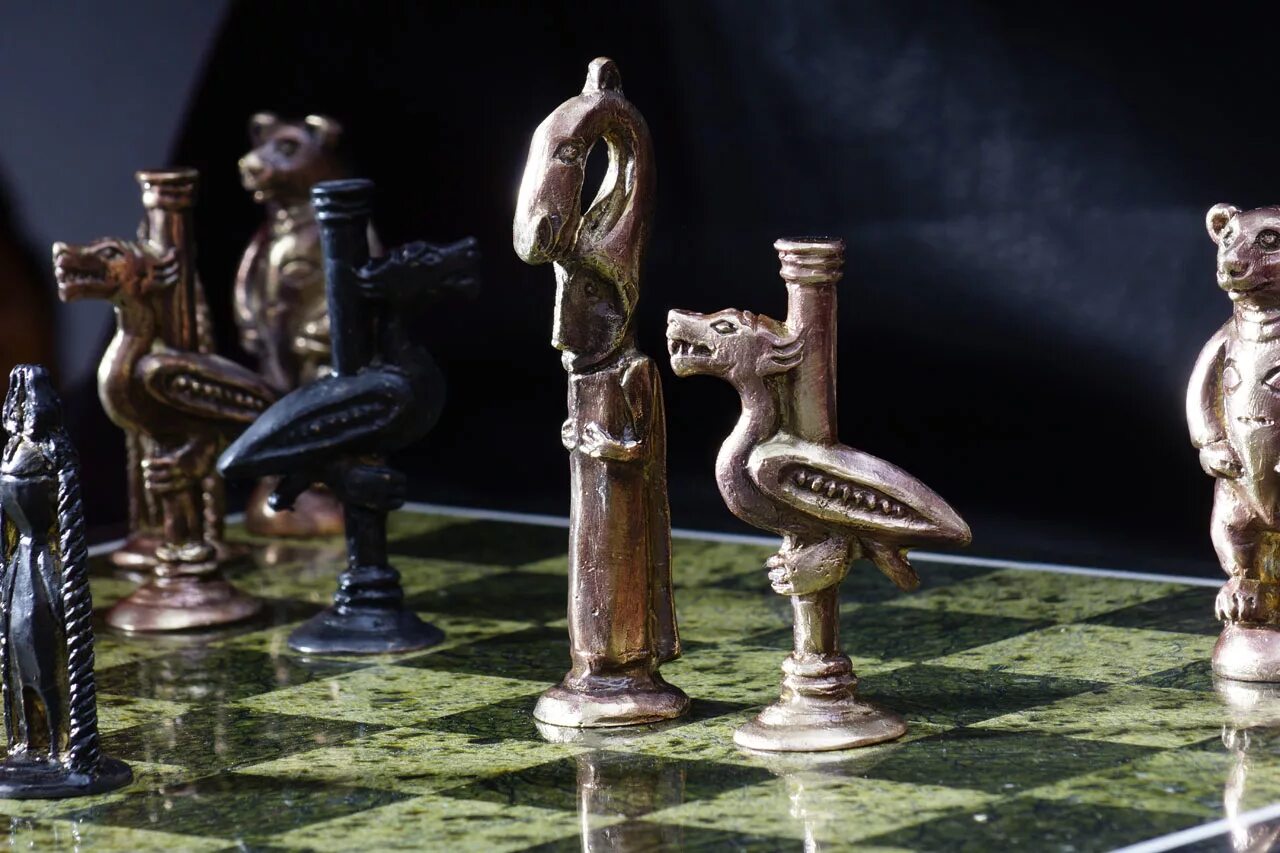 Шахматная фигура слон, офицер. Шахматы конь ферзь ладья. Стаунтон шахматы 1849. Шахматный конь стаунтон. Шахматные фигуры классические.