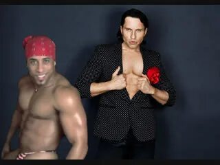 Katta shirali dumbalar katta xorozlar tomonidan sikiladi