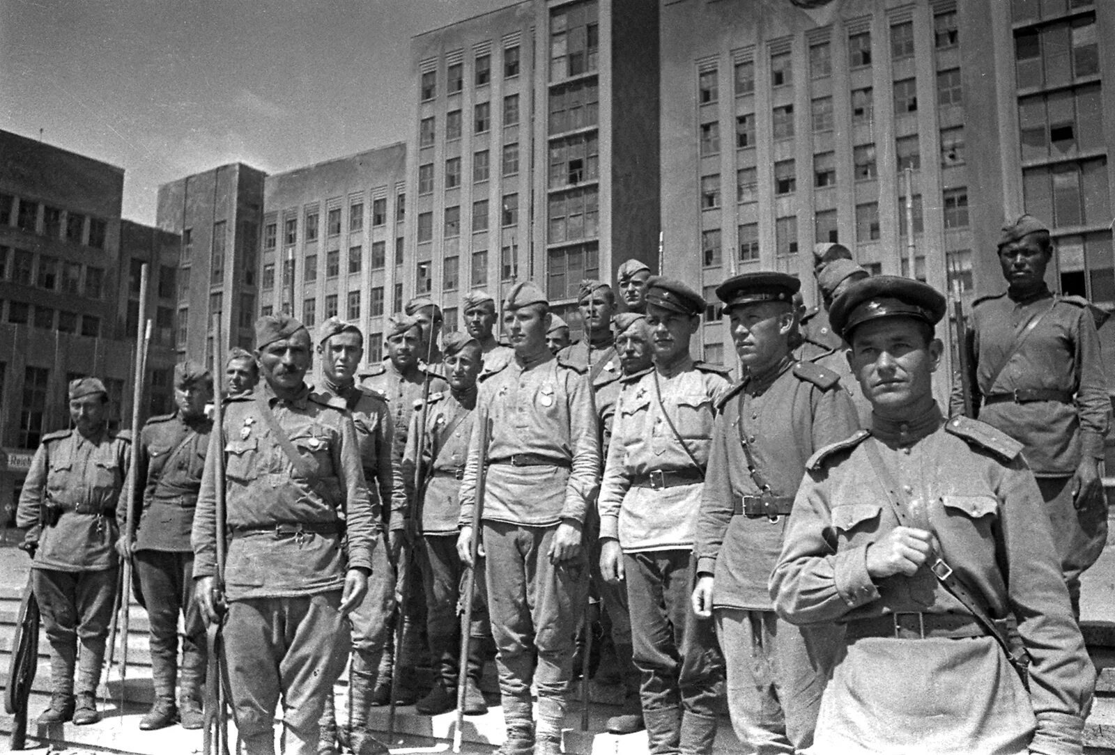 Минск 1944 год. Освобождение Минска 1944. Освобождение Минска от фашистских захватчиков 3 июля 1944 года. 1944 Фото освобождённый Минск.