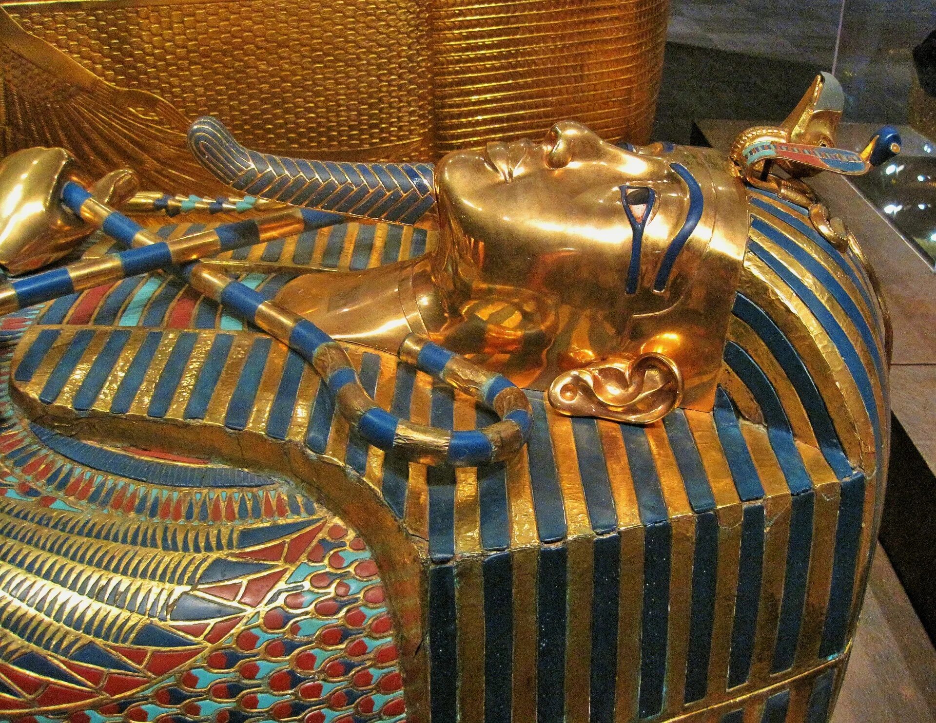 Гробница фараона Тутанхамона. Гробница Тутанхамона в Египте. Саркофаг Тутанхамона. Сокровища Тутанхамона музей Каирский музей. Страна где находится гробница тутанхамона