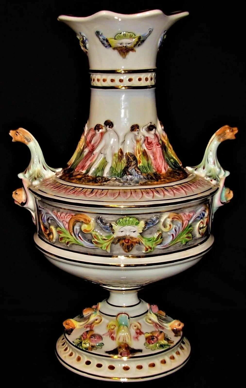 Фарфор италии. Capodimonte Италия. Capodimonte Porcelain. Ваза Каподимонте фарфоровая. Каподимонте фарфор посуда.