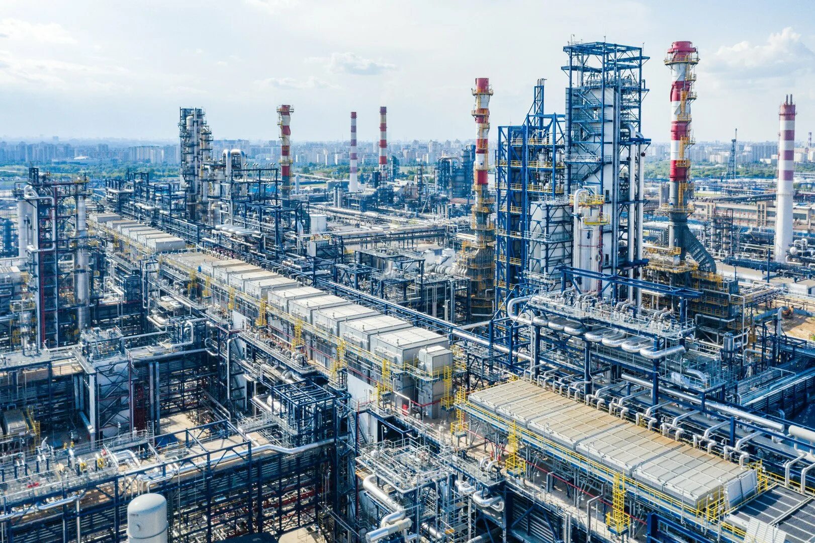 Янос завод ярославль. Завод славнефть янос. Нефтеперерабатывающий завод ярославль менделеева. Брянск промзона. Промышленность города сочи.