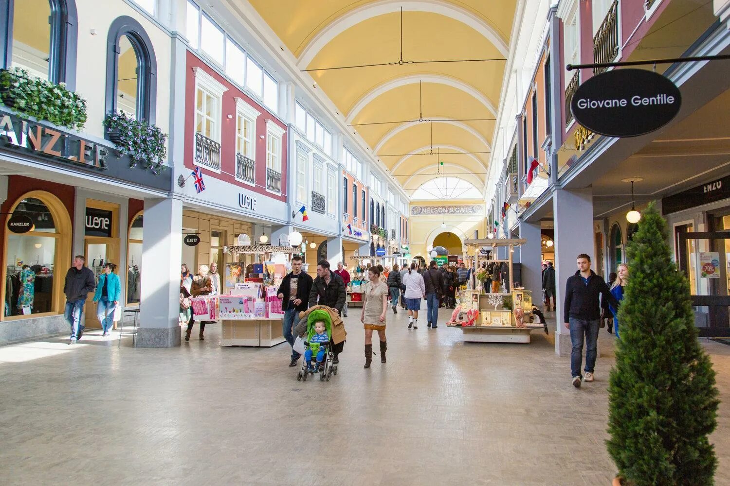 Fashion house аутлет центр черная грязь. Аутлет центр черная грязь. Аутлет шереметьево. Черная грязь ленинградское шоссе. Шереметьево аутлет виладж.