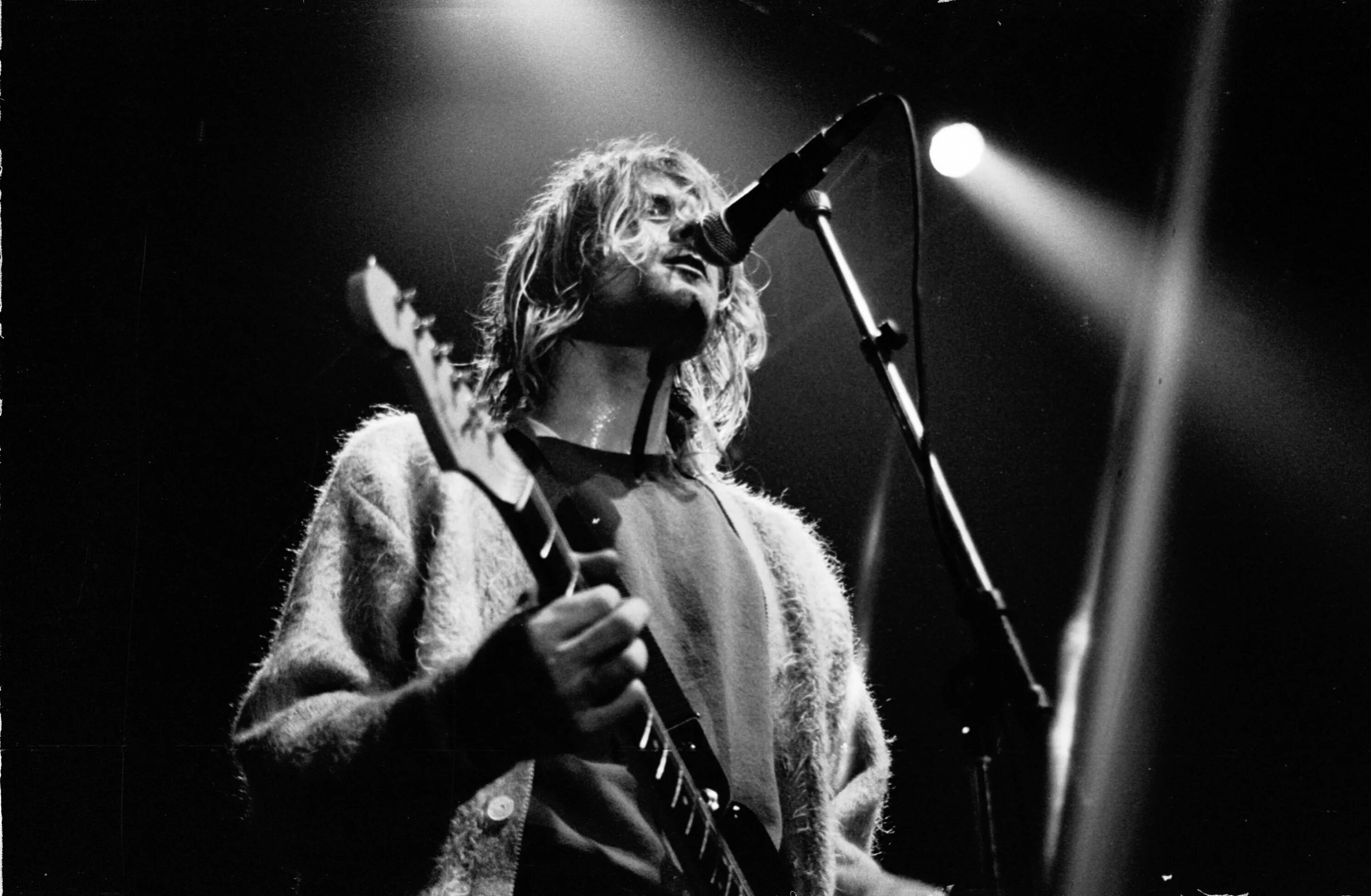 Nirvana endless nameless. Курт Кобейн 1991. Курт Кобейн 1991 год. Курт Кобейн 1991 концерт. Нирвана Курт Кобейн.