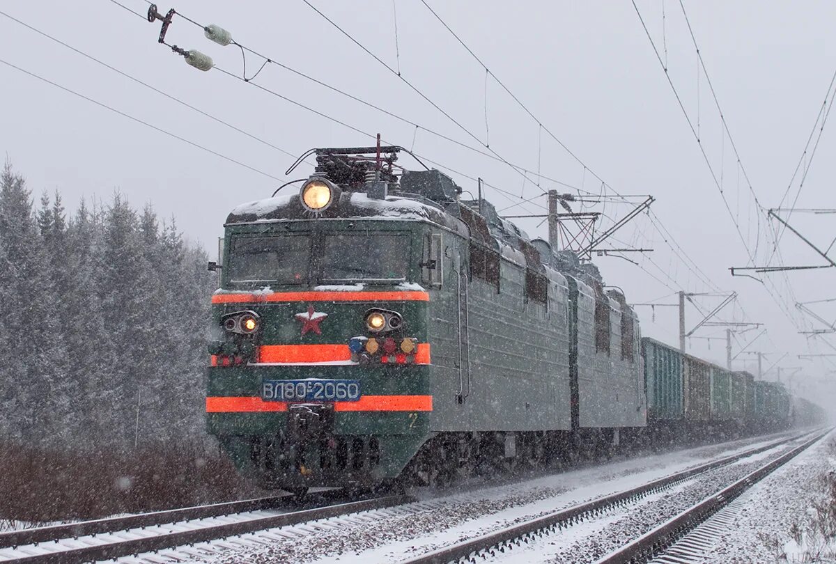 Электровоз с грузовым поездом 260. Грузовой Локомотив вл80. Вл 80 2060. Вл80с Мурманск. Грузовой поезд вл80с 114.