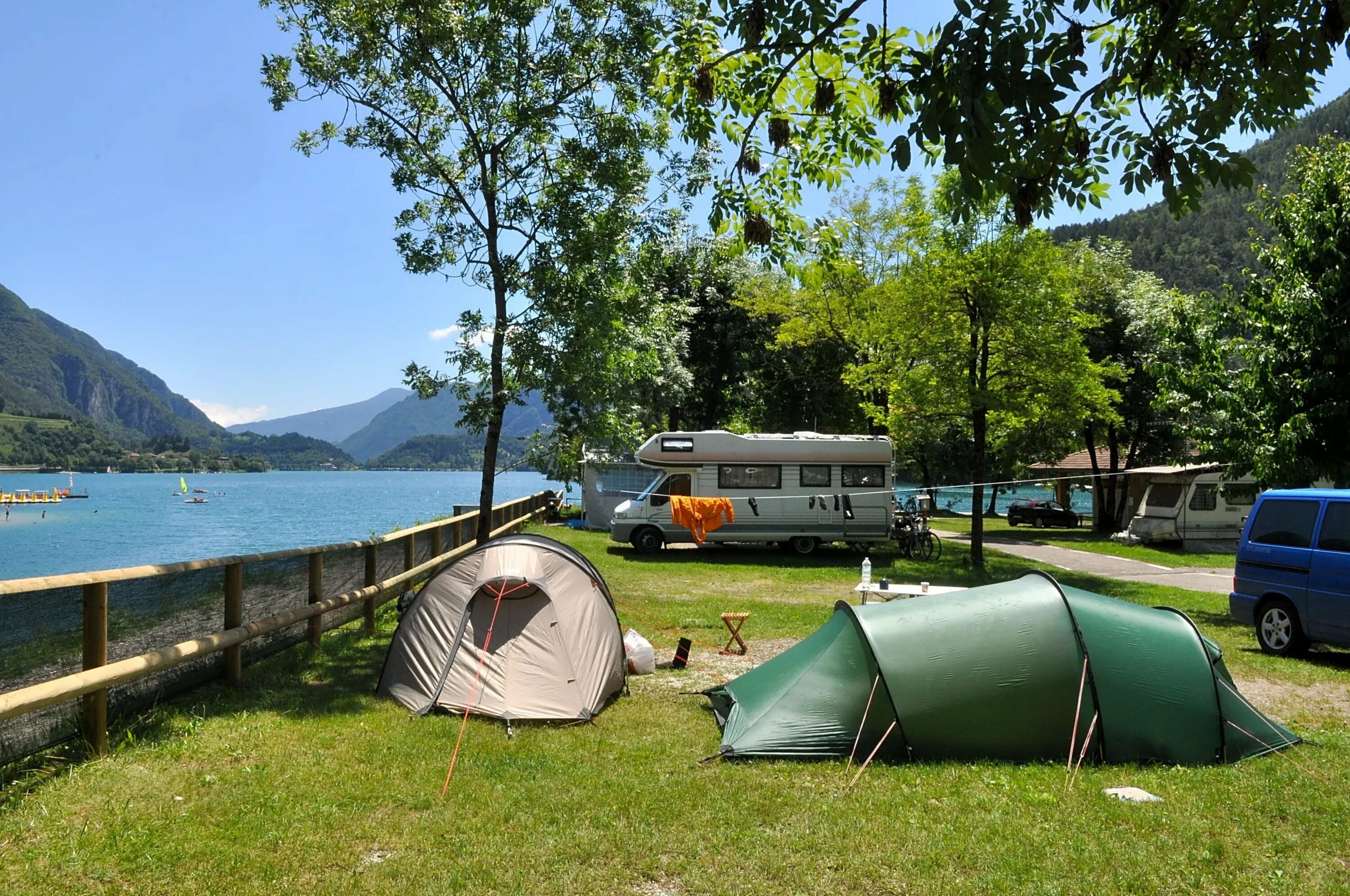 Озеро Рица кемпинг у озера. Кемпинг Рица. Кемпинг на озере Рица Абхазия. Эко Хаус Рица Абхазия. Only camping