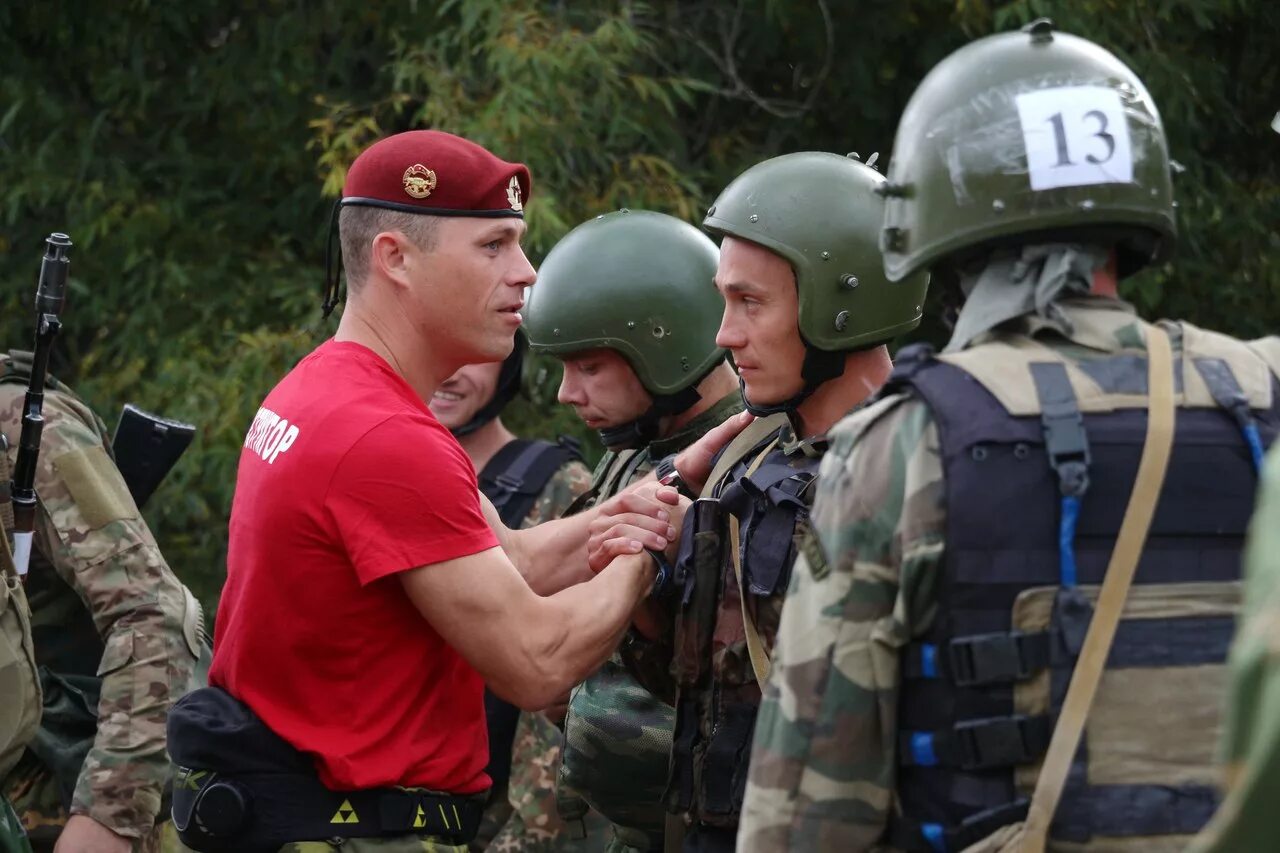 На краповом погоне. Витязь краповый спецназ. Краповый берет. Спецназ Витязь краповый берет. Спецназ Росгвардии краповый берет.