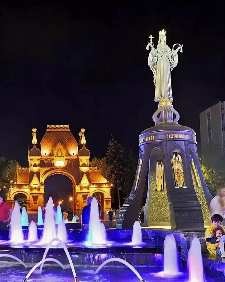 Краснодар достопримечат. Краснодар столица Краснодарского края. Краснодар Триумфальная арка фонтан. Город Краснодар 2017