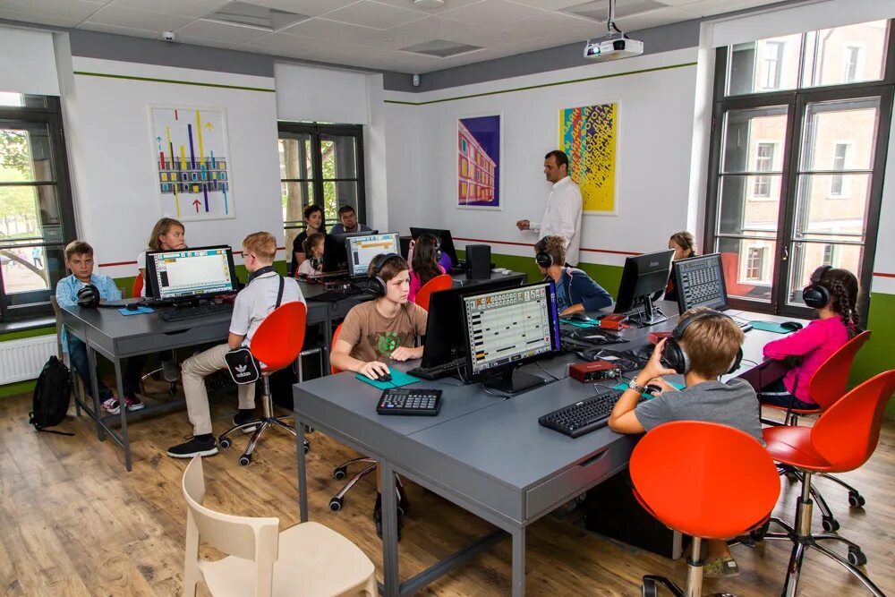 Школа креативных технологий tumo. Кола креативных индустрий. Креативные индустрии. Международная школа "tumo" в москве. Школа креативных индустрий кемерово.