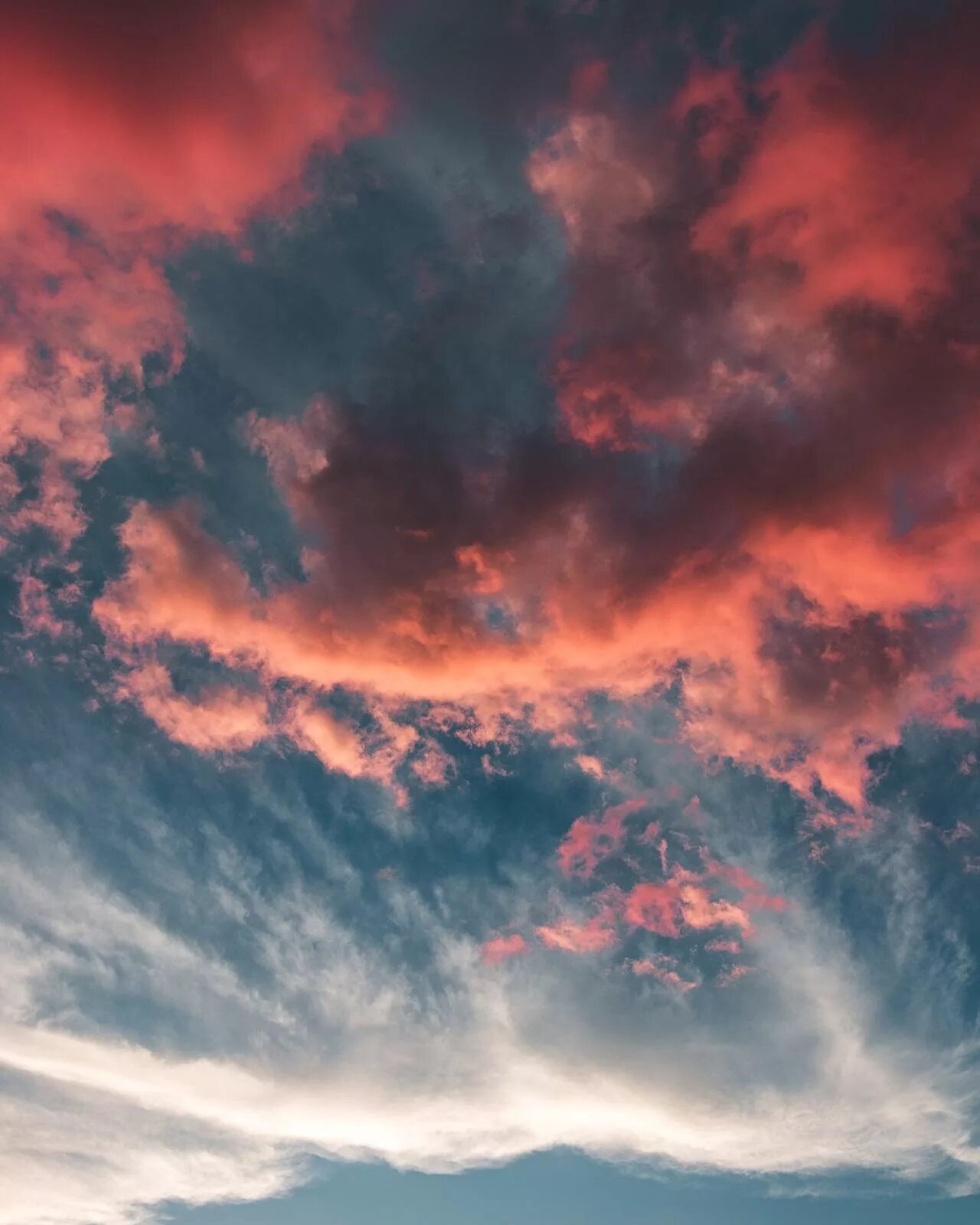 Небо. Густые облака. Небо фон. Небо снизу. Небо снизу.