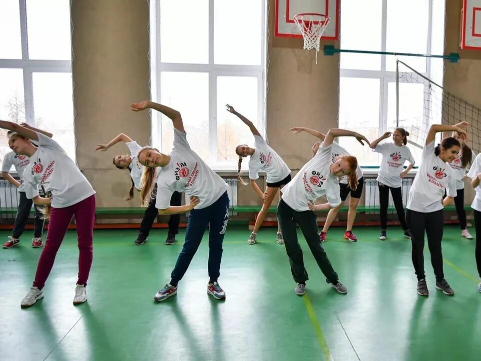 Про спорт для школьников. Спортивные занятия. Физическая культура. Урок физкультуры. Урок физкультуры в школе.