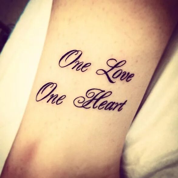 Одна жизнь one life. Тату one love. тату одна жизнь одна любовь. тату надпись love. тату с надписью one love.