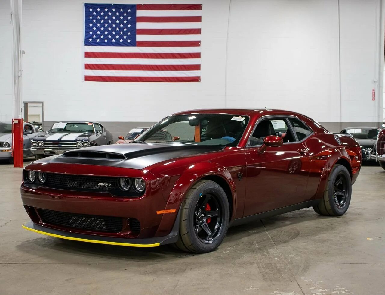 Купить додж в московской области. Додж Челленджер srt Demon. Dodge Challenger srt 2018. Додж челенжер СРТ демон. Dodge Challenger srt Demon 2018.