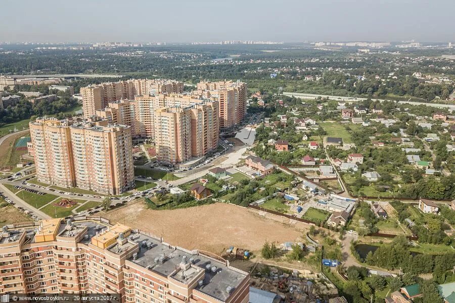 Район жк зелёные аллеи тюмень. Летний парк. Зеленая аллея тюмень жилой комплекс. Сайт зеленых аллей. Жилой квартал зеленые аллеи тюмень.