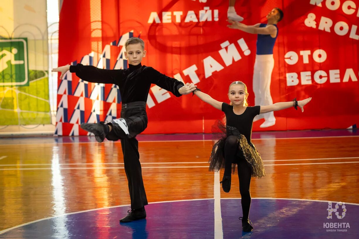 Акробатический рок-н-ролл танец. Рок н ролл тула. Тренер по акробатическому рок-н-роллу тула. Акробатический рок-н-ролл дети. Акробатический рок--ролл группа формейшн.